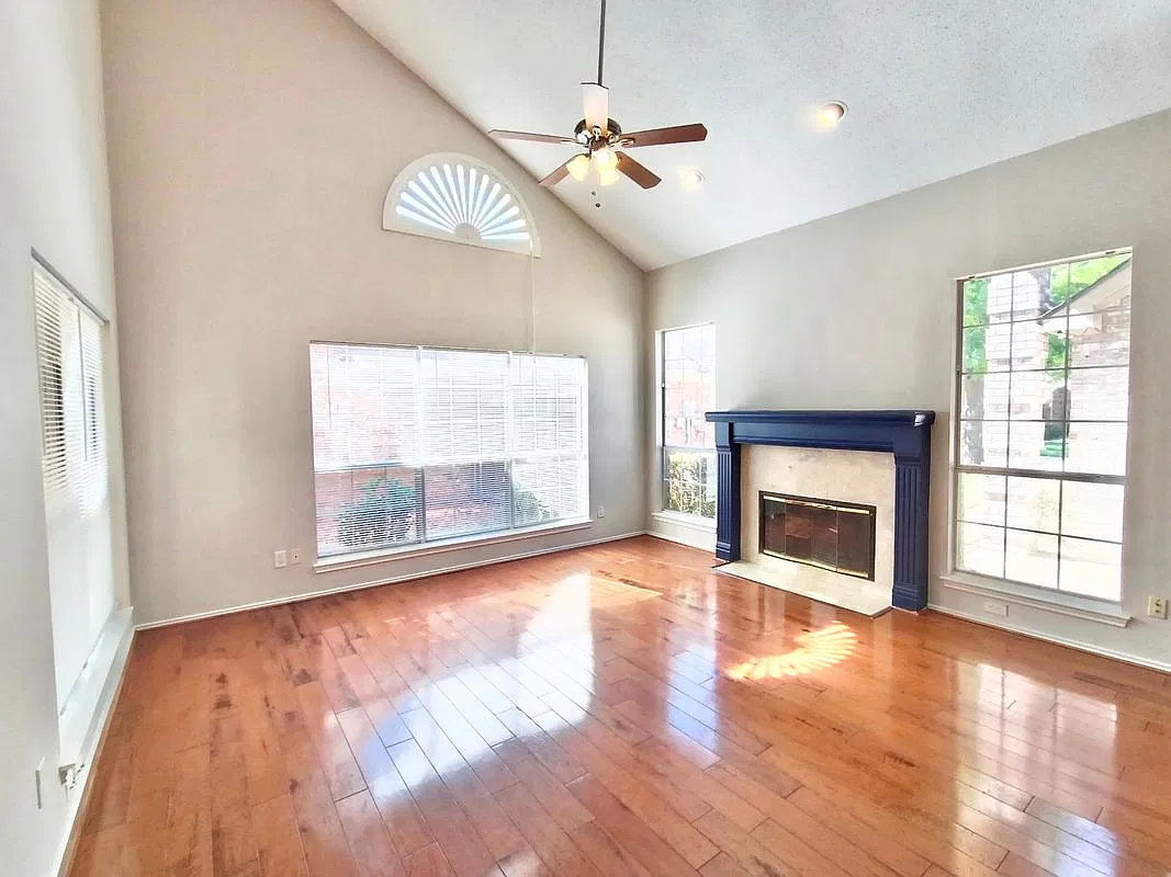 4 bed, 2.5 bath, 2075 sqft, $2,700 — Photo 3