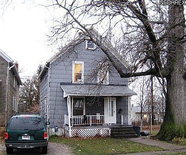 1st image of 816 W 11th St