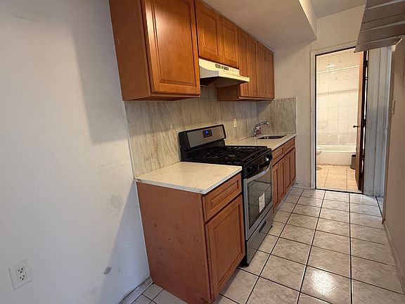 3rd image of 83 Sherman Ave Floor 1