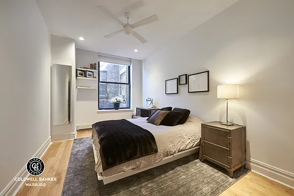 Rented by Coldwell Banker Warburg | media 15