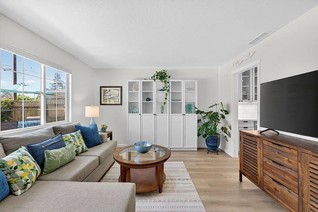 2 bed, 980 sqft, $3,400 — Photo 3