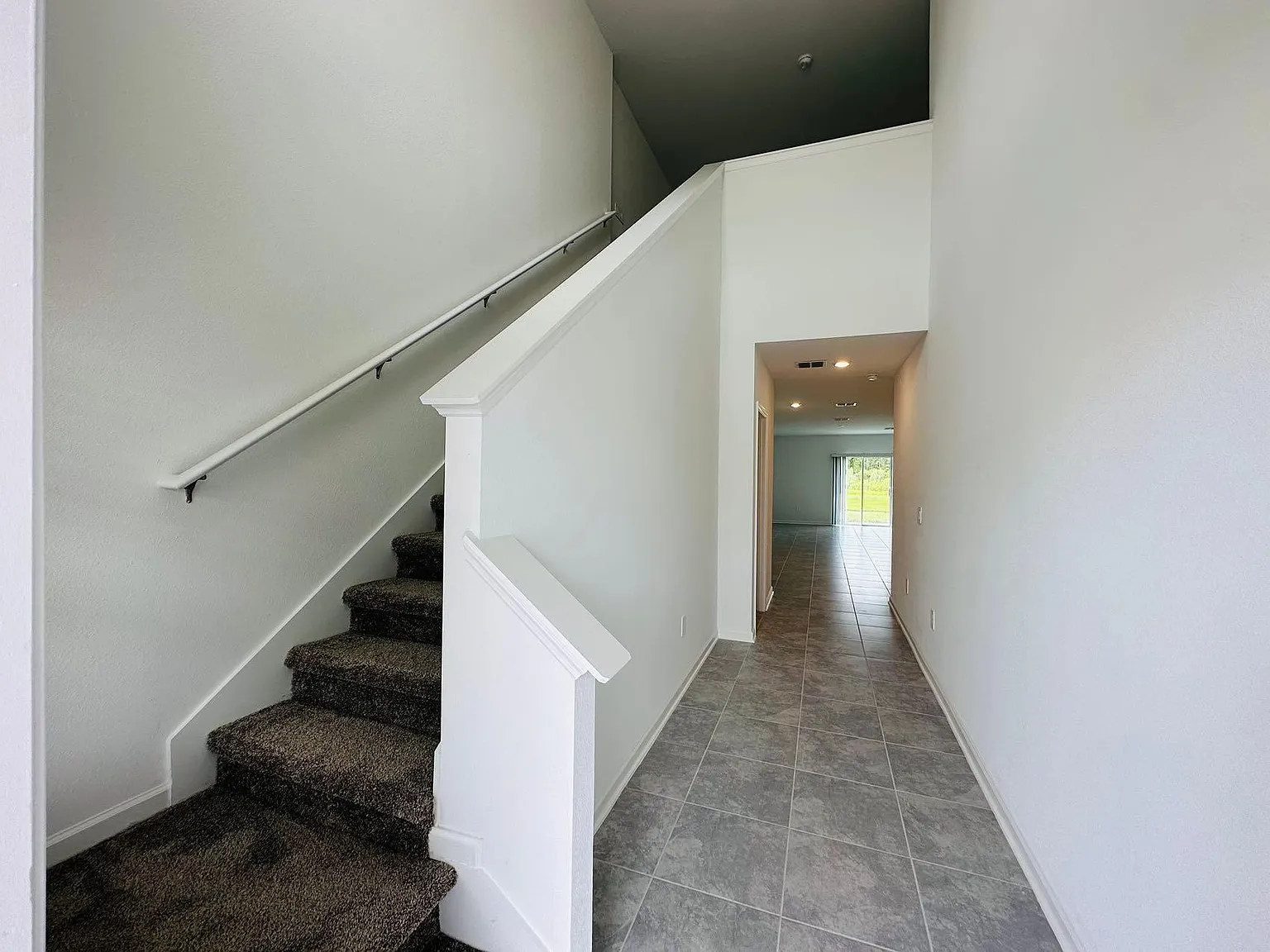 4 bed, 2.5 bath, 2370 sqft, $2,245 — Photo 3