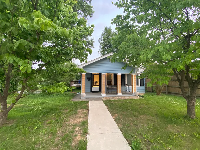 E Cedar St — Photo 2