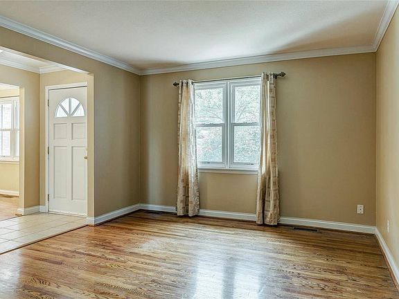 5th image of 8022 Blackberry Ave
