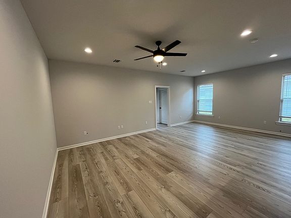 2nd image of 435 Wagon Wheel Dr