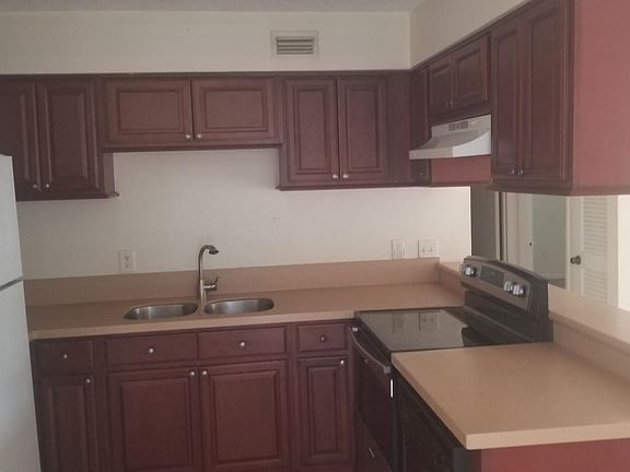 5th image of 822 2nd Ave N #822