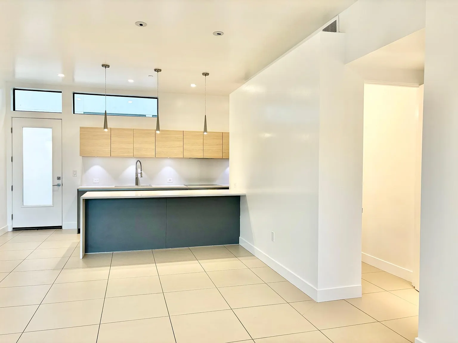 2 bed, 2.5 bath, 1200 sqft, $2,995 — Photo 3