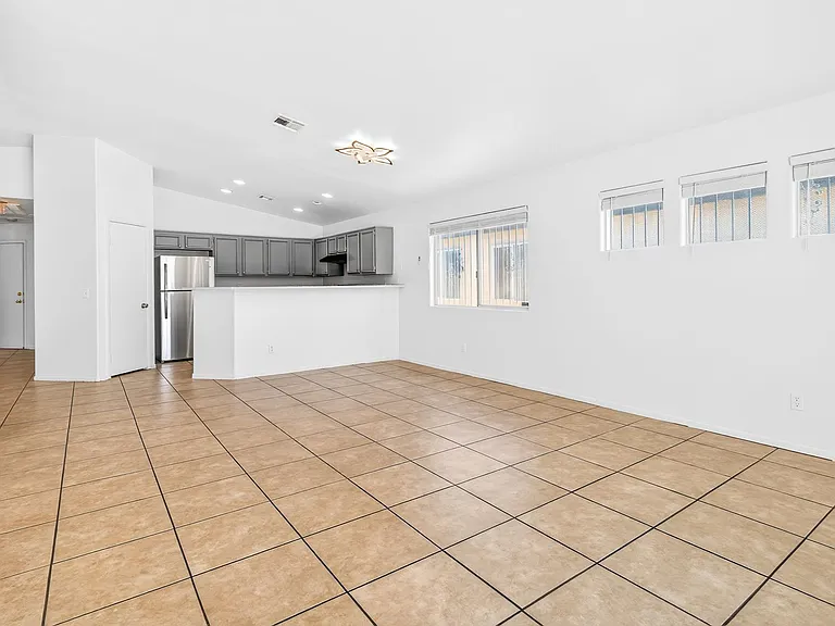 5683 Halvern Ave — Photo 2