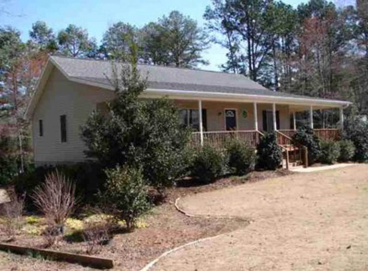 3 bed, 2464 sqft, $1,900 — Photo 3