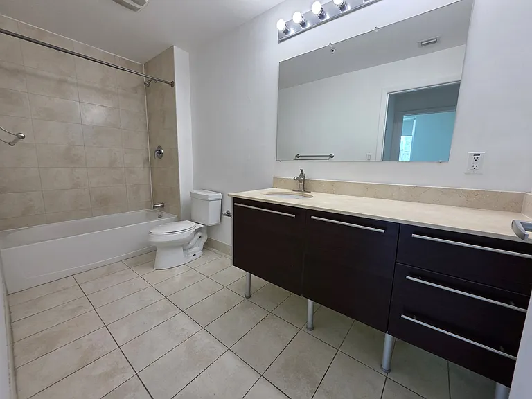 1900 N Bayshore Dr — Photo 23