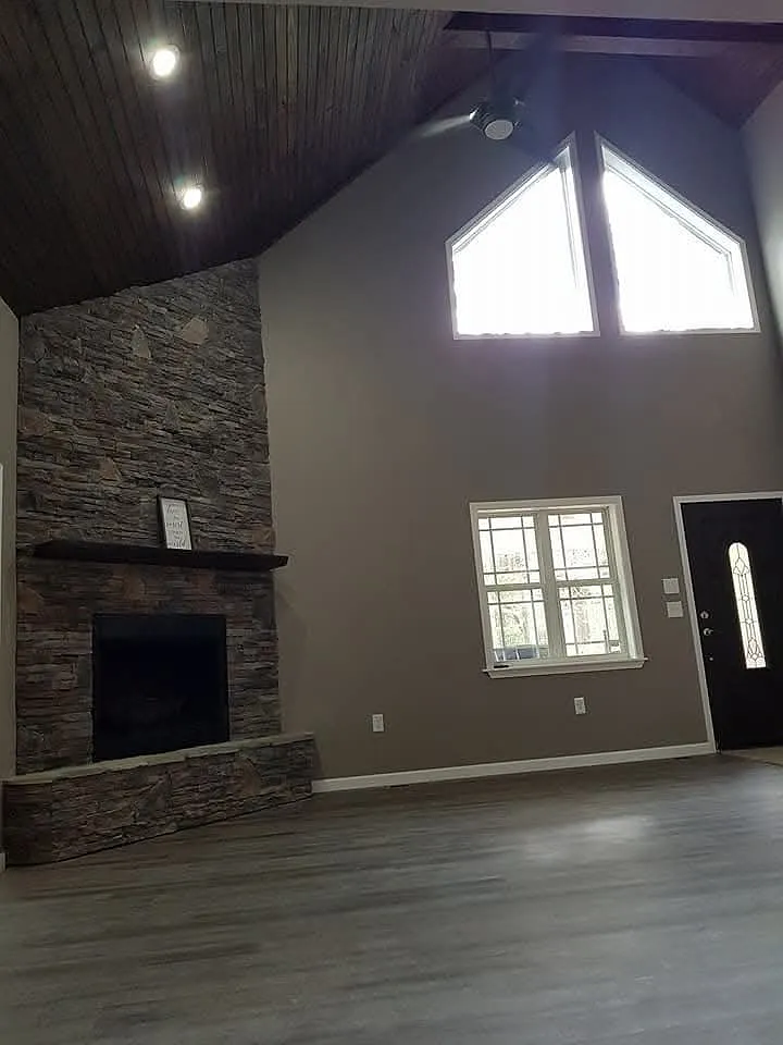 3 bed, 1920 sqft, $2,500 — Photo 2