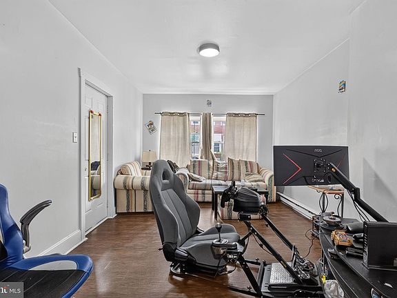4th image of 336 S Queen St