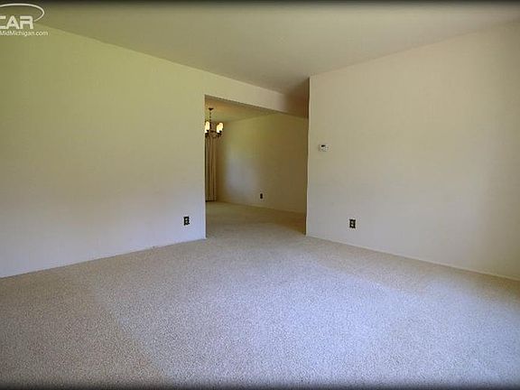 3rd image of 1055 Pinecrest Ln