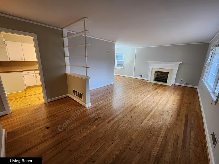 4033 Yale Ave — Photo 2