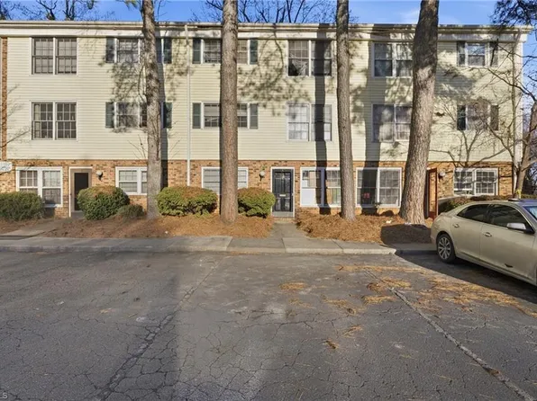 2810 E Carriage Dr APT D, Winston Salem, NC 27106