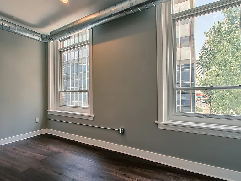 210 Walnut St — Photo 4