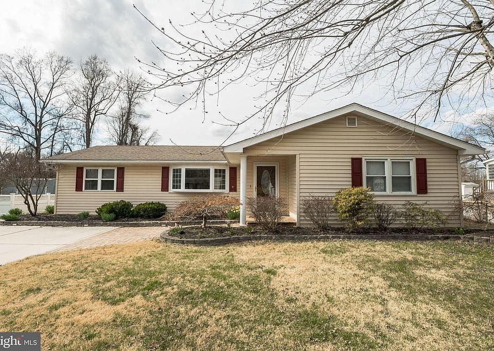 1st image of 8 Leap Dr