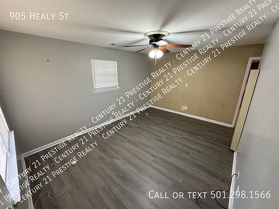 3rd image of 905 Healy St