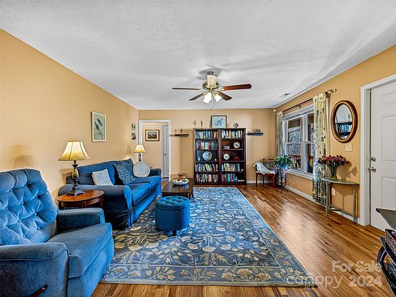 5th image of 232 Katie Jane Dr