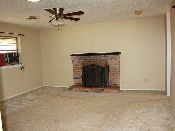 3rd image of 8424 N Prince St