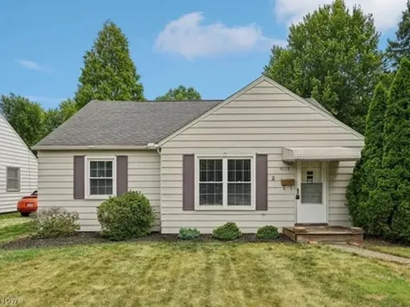 4019 W 220th St, Fairview Park, OH 44126