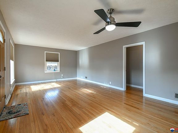 4th image of 3440 Everett St