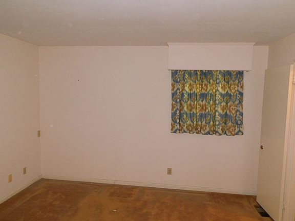 3rd image of 157 Swing Away Dr