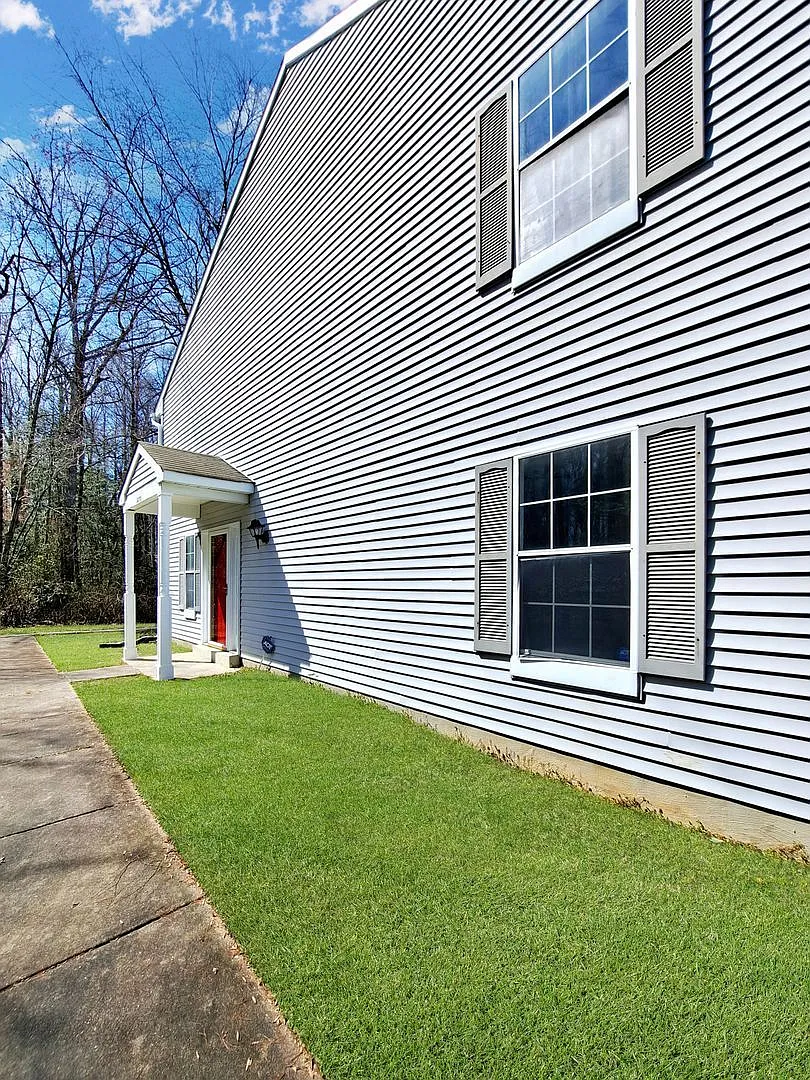 3 bed, 3.0 bath, 1672 sqft, $2,500 — Photo 2