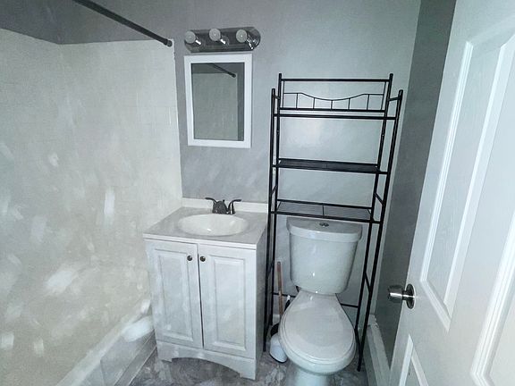 5th image of 467 Allen St APT 301