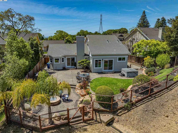 5937 Charter Oaks Dr, Castro Valley, CA 94552