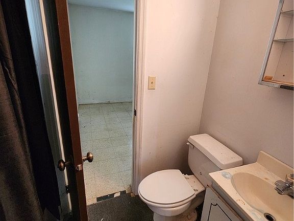 4th image of 2515 New Castle Dr