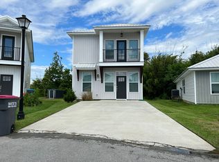 422 Raven Ln, Panama City, FL 32404