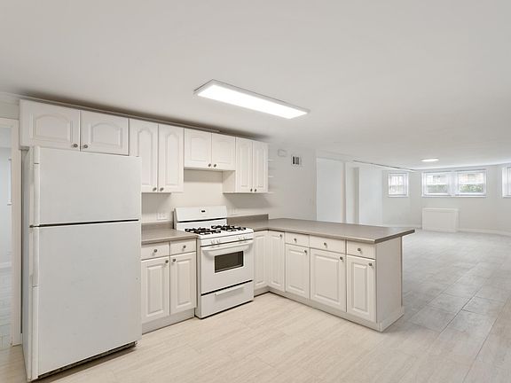 2nd image of 2732 W Winnemac Ave