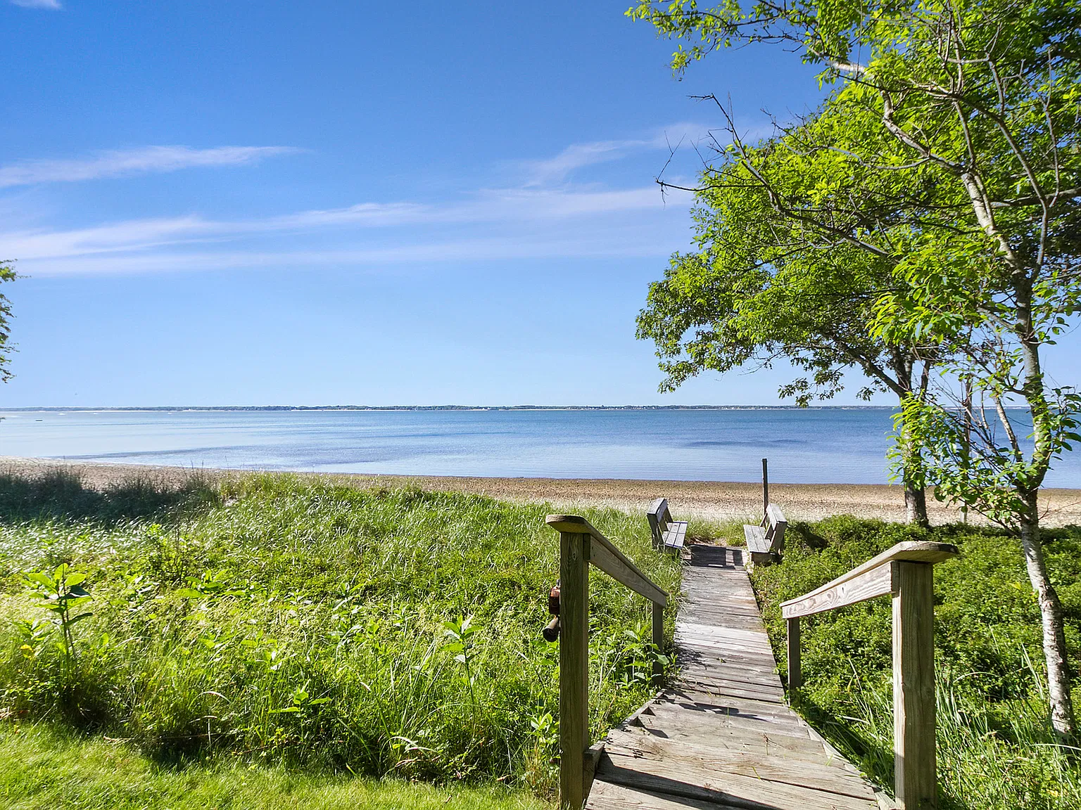 Waterfront With Quiet Beach — Photo 3