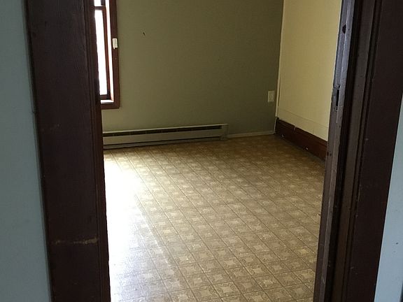 4th image of 321 N 5th Ave
