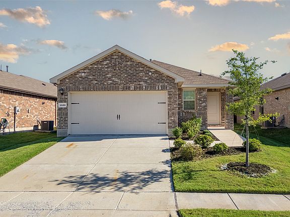 3rd image of 1526 Dilley Ln