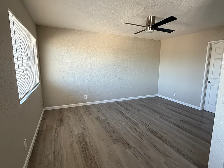 1810 E 25th St #204 — Photo 3