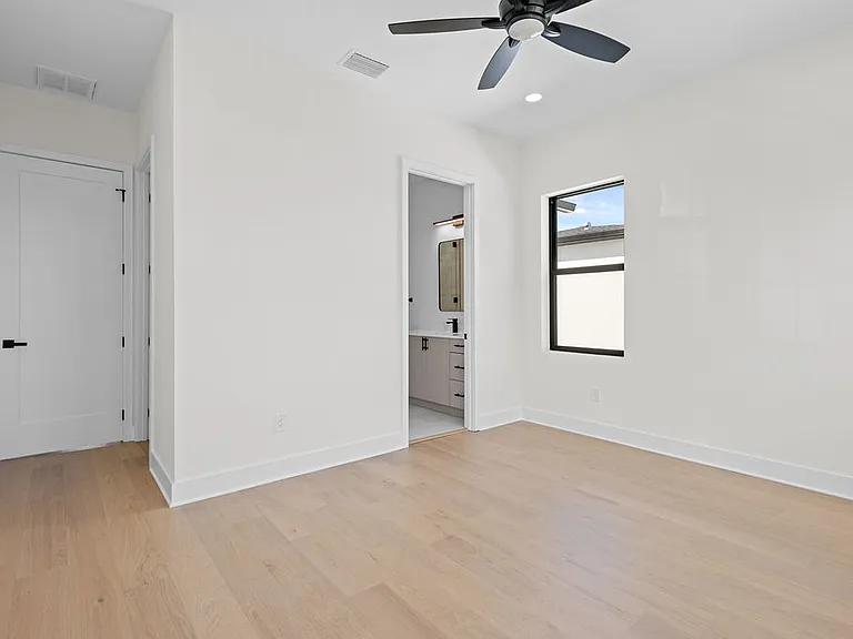 3202 W La Salle St — Photo 61