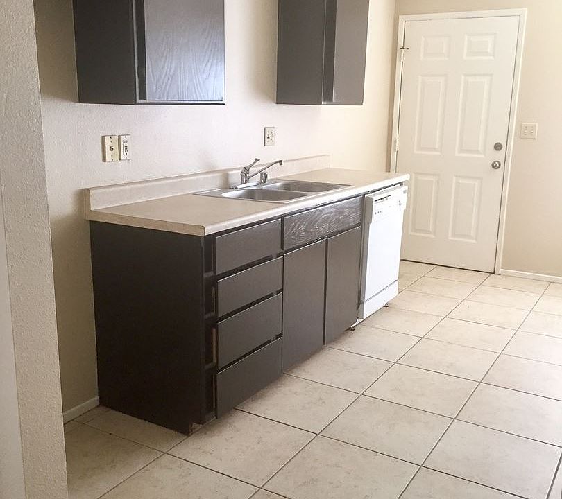 2nd image of 2708 Gosford Rd APT D