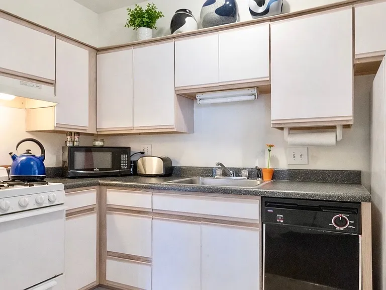Woodstone Apartments — Photo 8