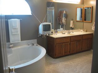 3332 Crystalline Dr, Saint Louis, MO 63125