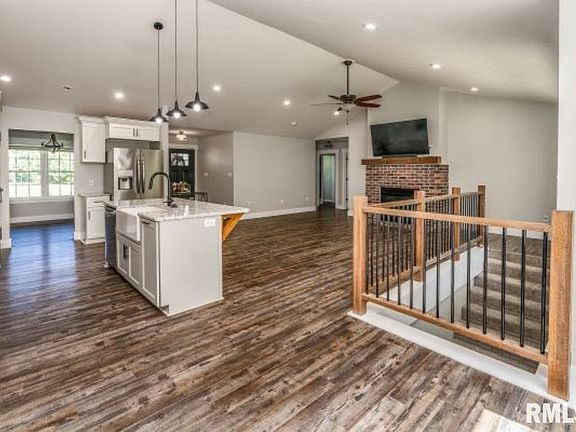 5th image of 501 E Mohan St