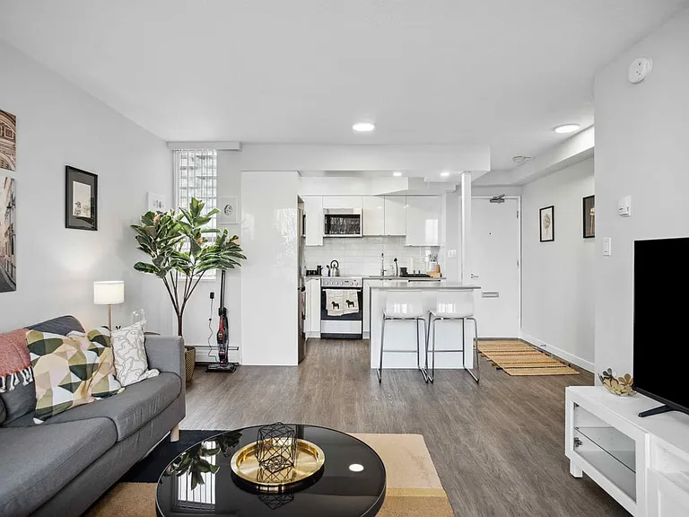 1251 Jervis St — Photo 44