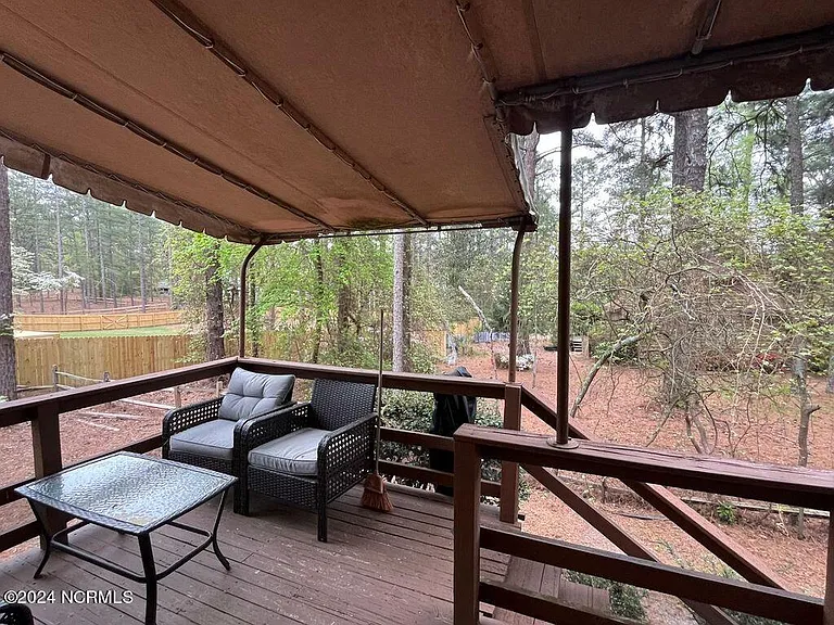 220 Drumar Ct — Photo 32