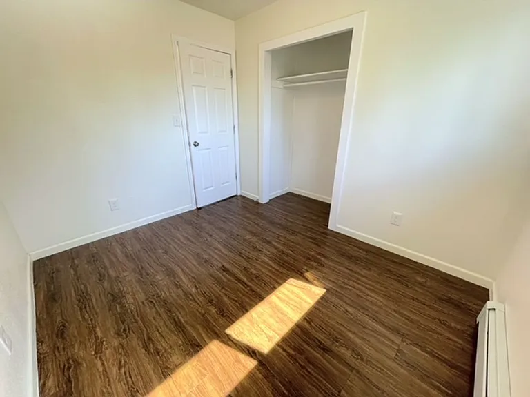 541 Irwin St — Photo 16