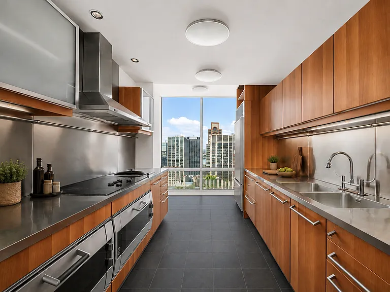 641 5th Ave #42H — Photo 2