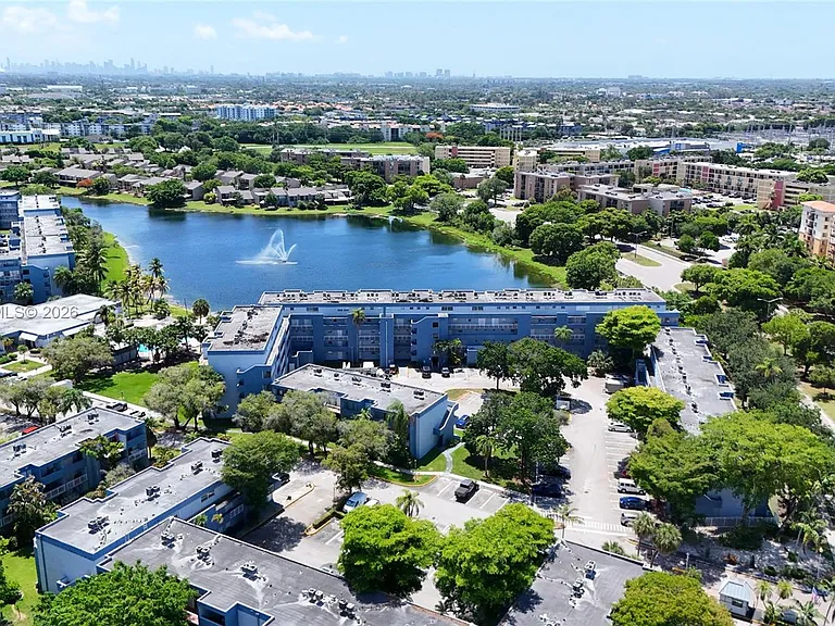 9351 Fontainebleau Blvd #B415 — Photo 42