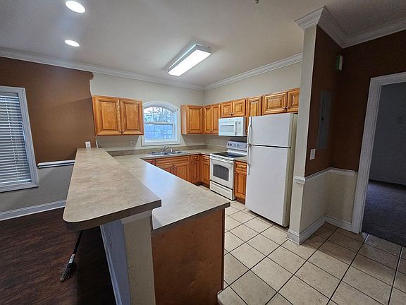3rd image of 4141 Hibiscus Dr #204