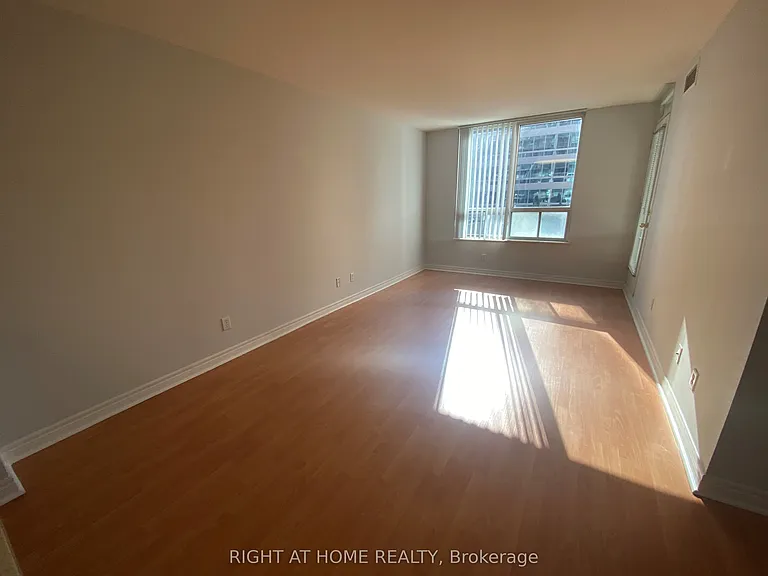 18 Parkview Ave #603 — Photo 8