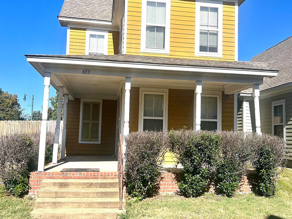 1st image of 653 Peyton Cir